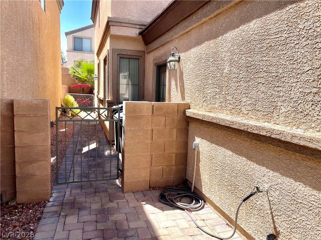 8233 Strawberry Spring Street, Las Vegas, NV 89143