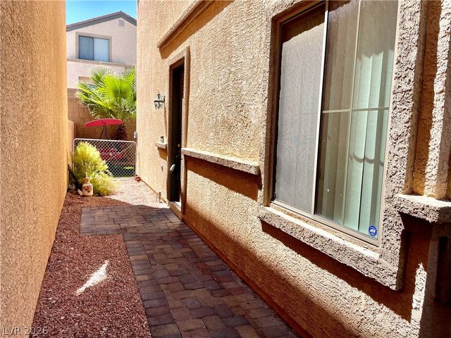 8233 Strawberry Spring Street, Las Vegas, NV 89143