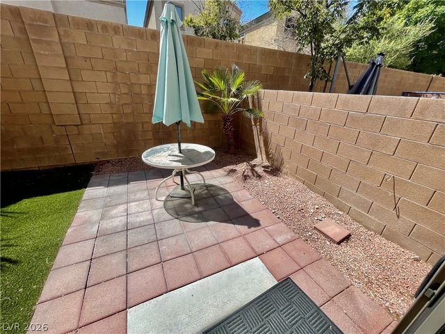 8233 Strawberry Spring Street, Las Vegas, NV 89143