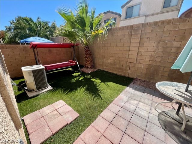 8233 Strawberry Spring Street, Las Vegas, NV 89143