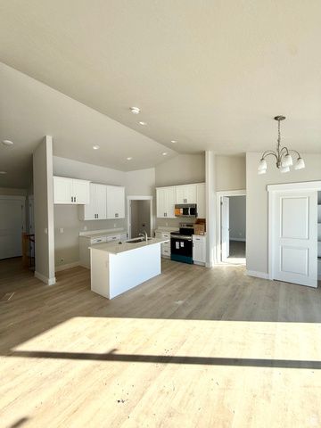 2338 E SEGO LILIY DR, Eagle Mountain, UT 84005