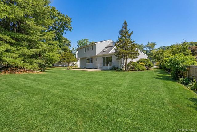 19 Sherwood Court, Ronkonkoma, NY 11779