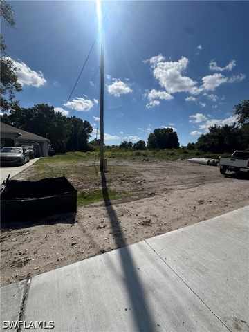 425 Bell BLVD S, Lehigh Acres, FL 33974