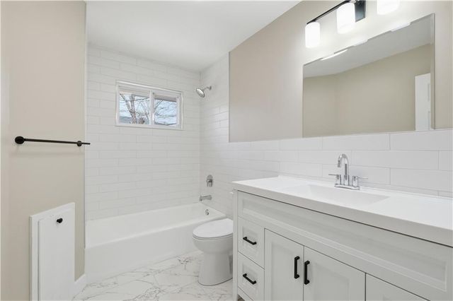 11608 Greenwood Road, Kansas City, MO 64134