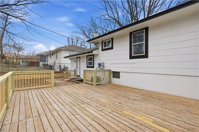 11608 Greenwood Road, Kansas City, MO 64134