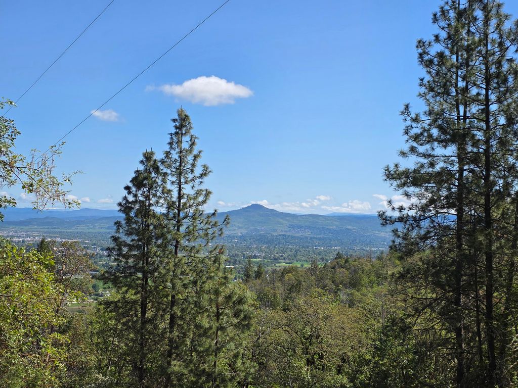 Knowles Road, Medford, OR 97501