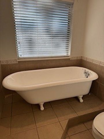 1926 Twin Oaks Circle, Grapevine, TX 76051