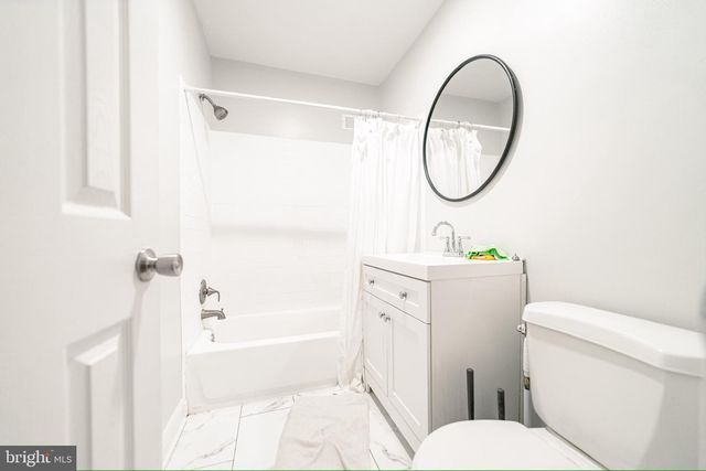 53 Skyhill Rd Apt 104, Alexandria, VA 22314