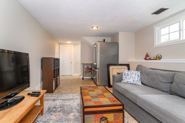 210 Bacon St, Natick, MA 01760