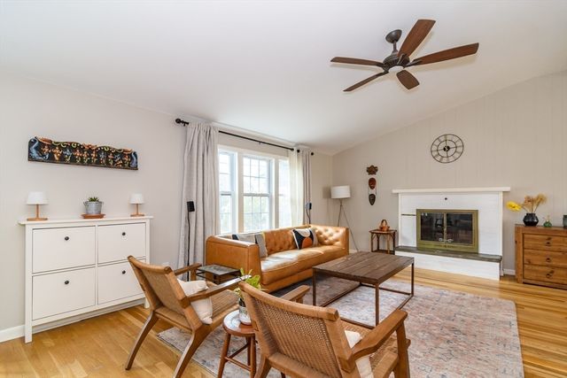 210 Bacon St, Natick, MA 01760