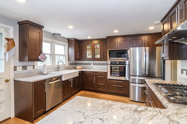 210 Bacon St, Natick, MA 01760