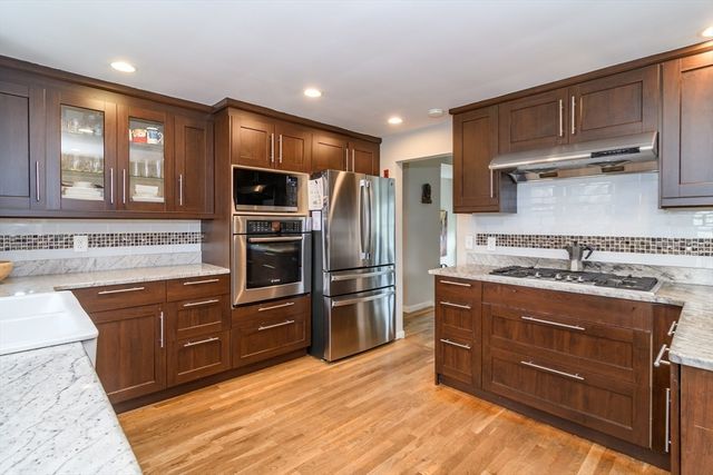 210 Bacon St, Natick, MA 01760