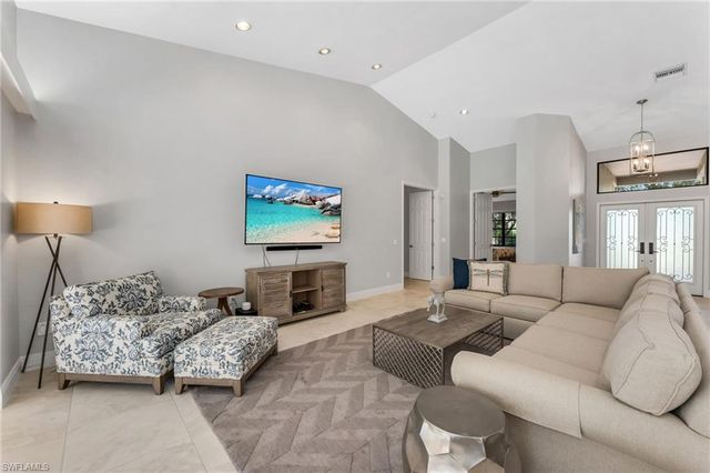 4556 Pond Apple DR N, Naples, FL 34119