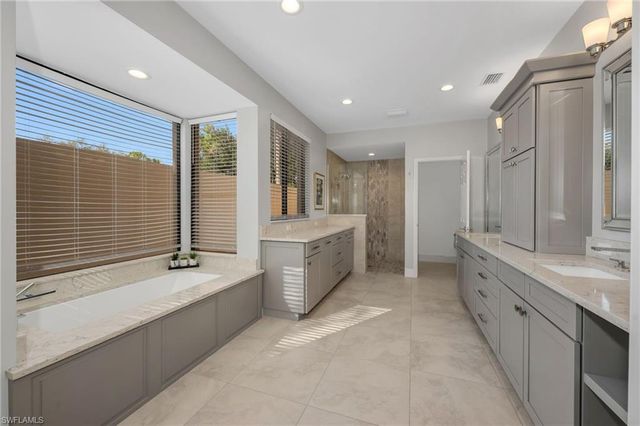 4556 Pond Apple DR N, Naples, FL 34119