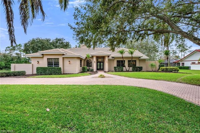 4556 Pond Apple DR N, Naples, FL 34119