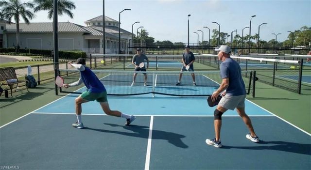 4556 Pond Apple DR N, Naples, FL 34119