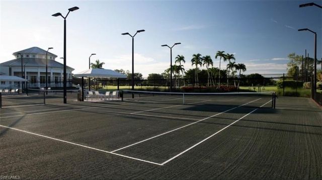 4556 Pond Apple DR N, Naples, FL 34119