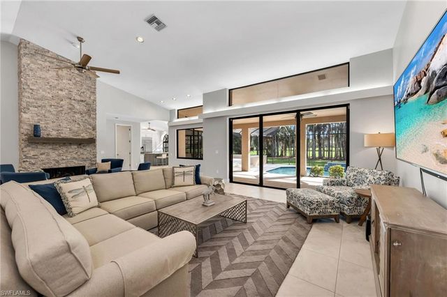 4556 Pond Apple DR N, Naples, FL 34119