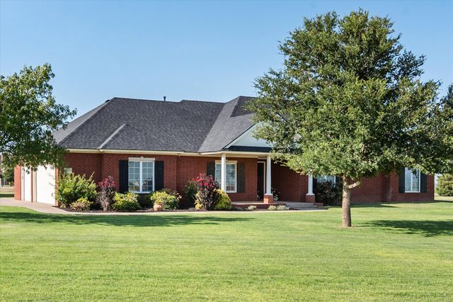 7906 County Rd 6220, Shallowater, TX 79363