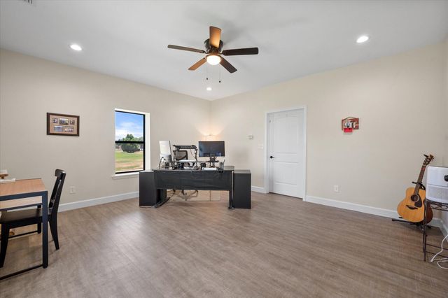 7906 County Rd 6220, Shallowater, TX 79363