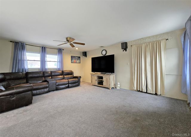 33 Segatogue Lane, South Setauket, NY 11720