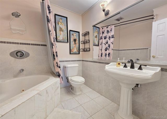 33 Segatogue Lane, South Setauket, NY 11720