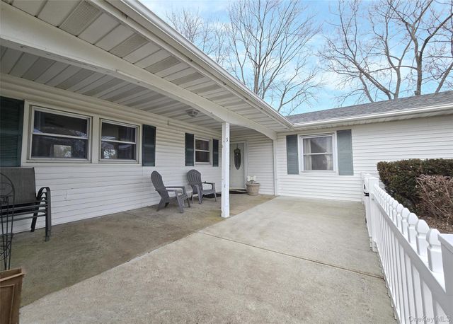 33 Segatogue Lane, South Setauket, NY 11720