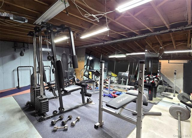 33 Segatogue Lane, South Setauket, NY 11720