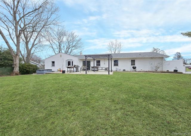 33 Segatogue Lane, South Setauket, NY 11720