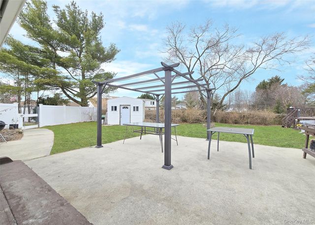 33 Segatogue Lane, South Setauket, NY 11720