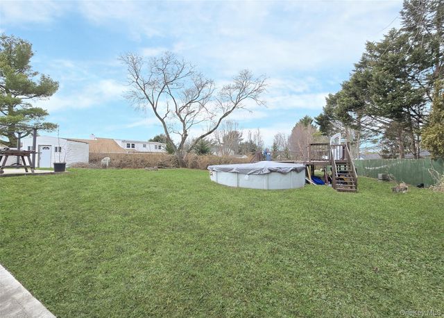 33 Segatogue Lane, South Setauket, NY 11720