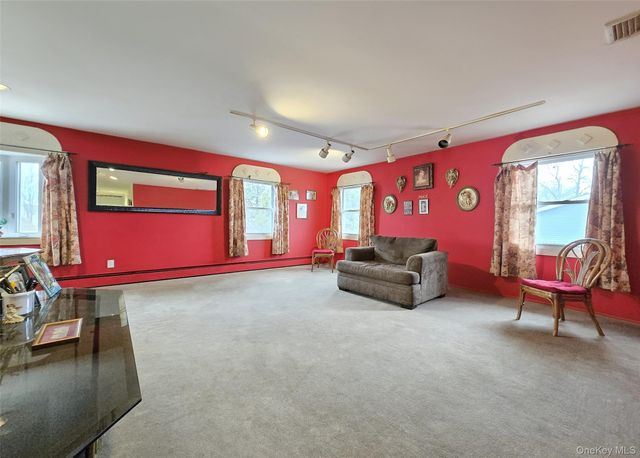 33 Segatogue Lane, South Setauket, NY 11720