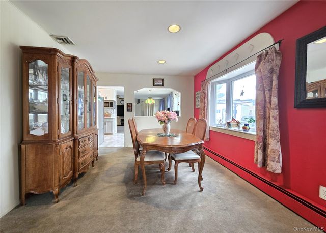 33 Segatogue Lane, South Setauket, NY 11720