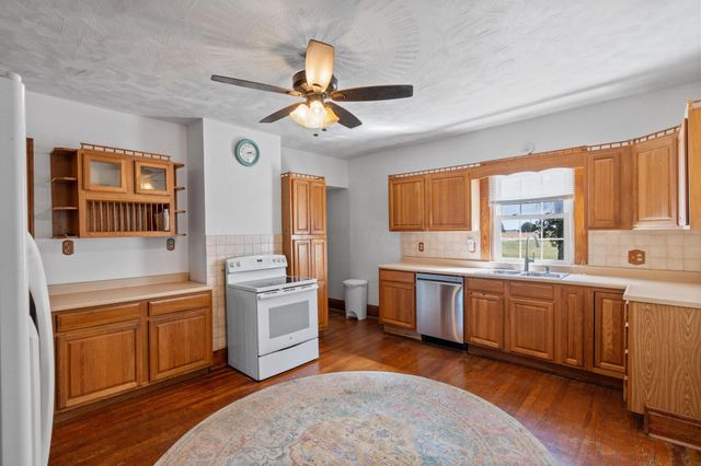 7764 Glaze Road NE, New Holland, OH 43145