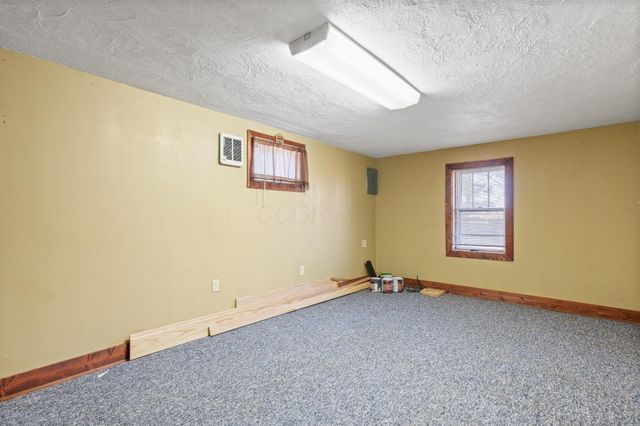 7764 Glaze Road NE, New Holland, OH 43145