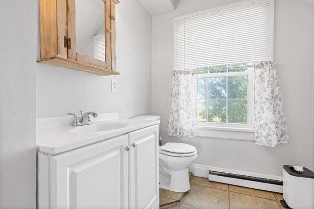 7764 Glaze Road NE, New Holland, OH 43145