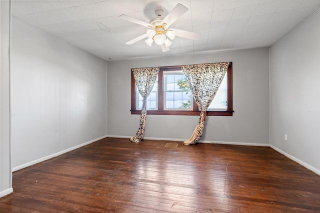 7764 Glaze Road NE, New Holland, OH 43145