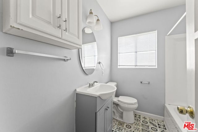 8102 Norwich Avenue, Los Angeles, CA 91402
