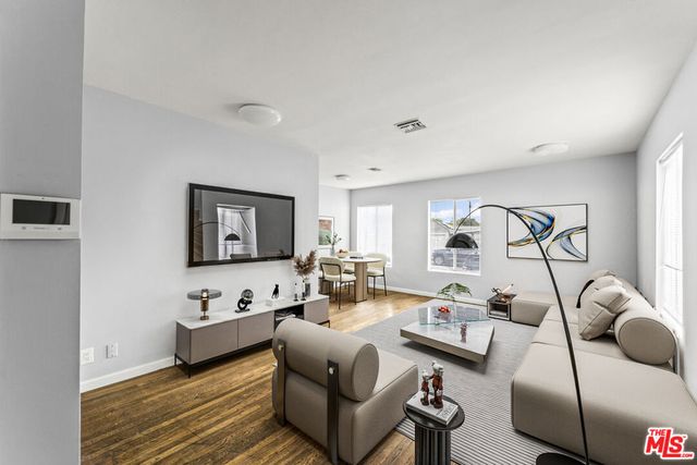 8102 Norwich Avenue, Los Angeles, CA 91402