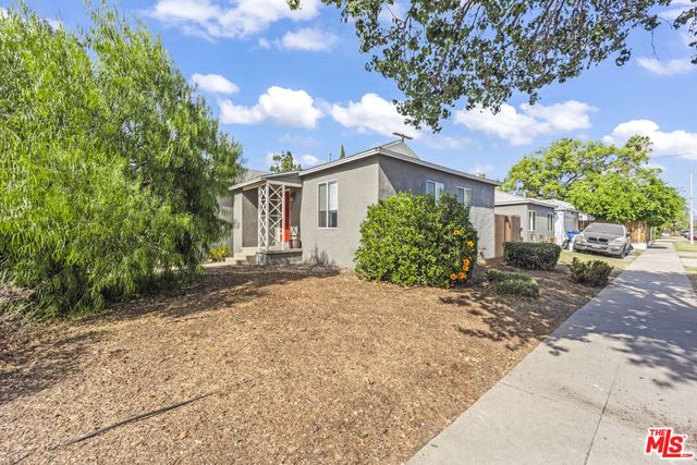 8102 Norwich Avenue, Los Angeles, CA 91402