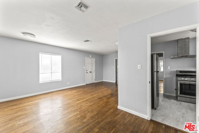 8102 Norwich Avenue, Los Angeles, CA 91402