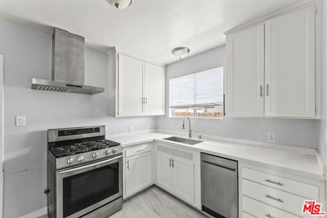 8102 Norwich Avenue, Los Angeles, CA 91402