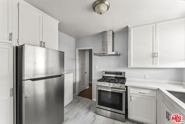 8102 Norwich Avenue, Los Angeles, CA 91402