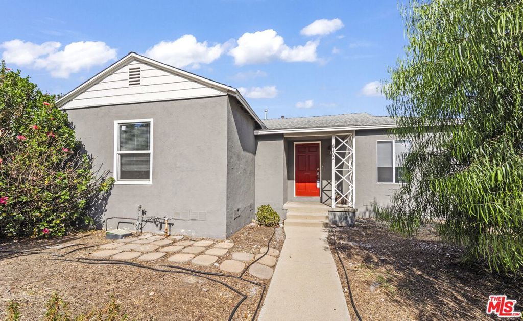 8102 Norwich Avenue, Los Angeles, CA 91402
