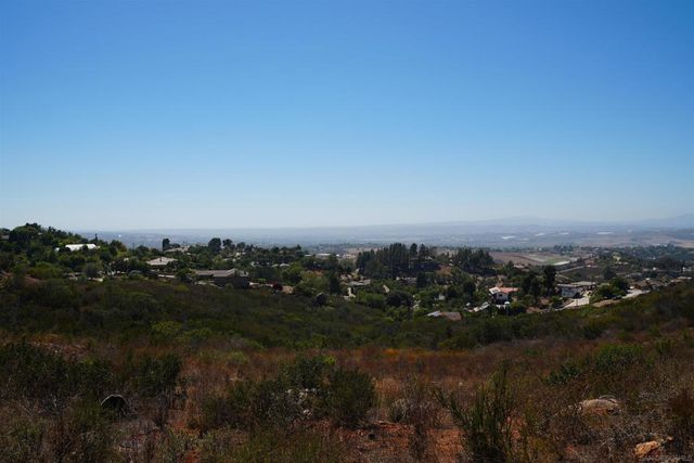 2220 Panoramic Dr., Vista, CA 92084