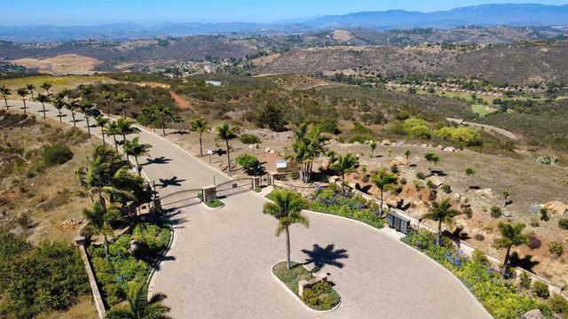 2220 Panoramic Dr., Vista, CA 92084