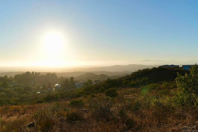 2220 Panoramic Dr., Vista, CA 92084