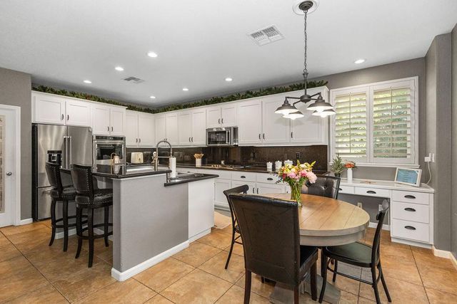 3364 Silverwood St, Escalon, CA 95320