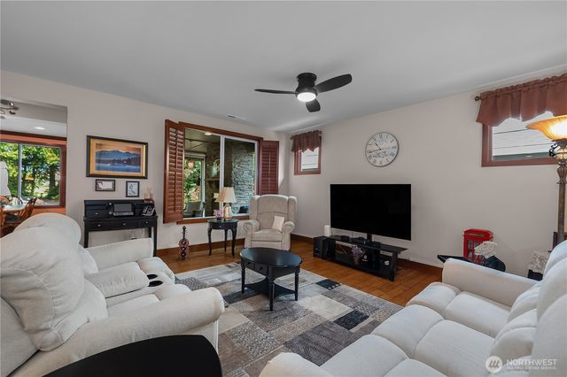 4805 Meriwood Drive NE, Lacey, WA 98516