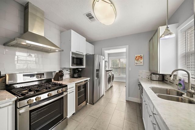 1635 Castle Court, Houston, TX 77006